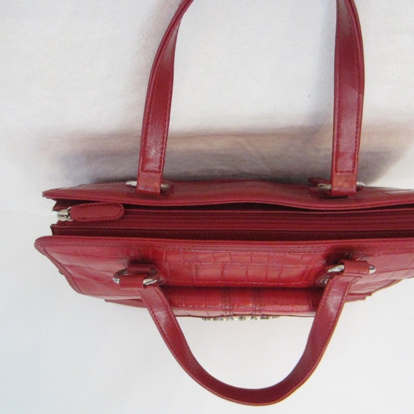 Red Faux Leather Crocodile Heart Accent Zipper Closure Double Handle Tote - Picture 6 of 11